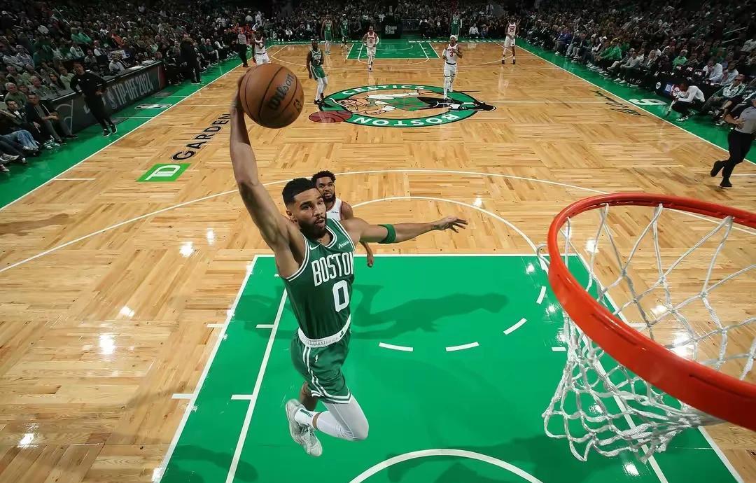 南宫娱乐-包含C9不断突破！，塔图姆连续五场比赛得分超过最后时刻胜出引发球迷热议的词条