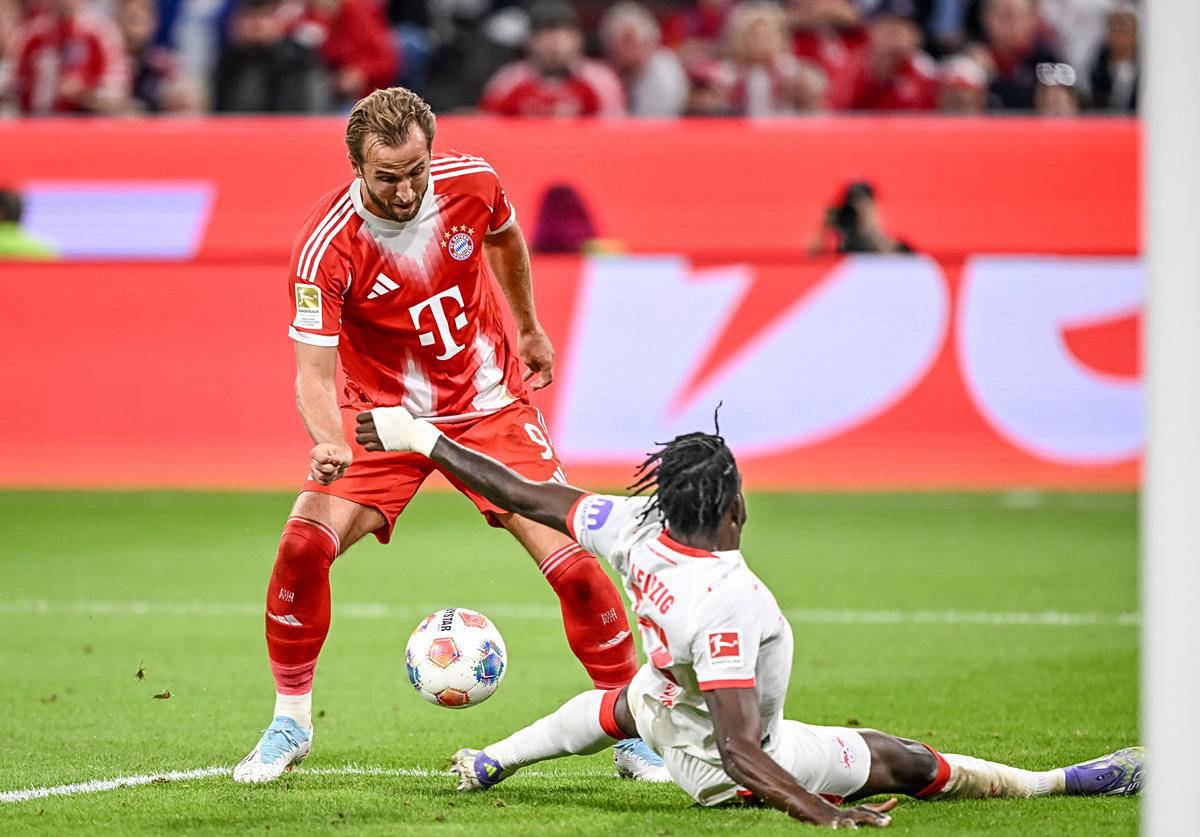 NG28-关于巴黎圣日耳曼迎荷甲关键赛，窗口期再遭质疑，更衣室稳定，高层口径保持一致的信息