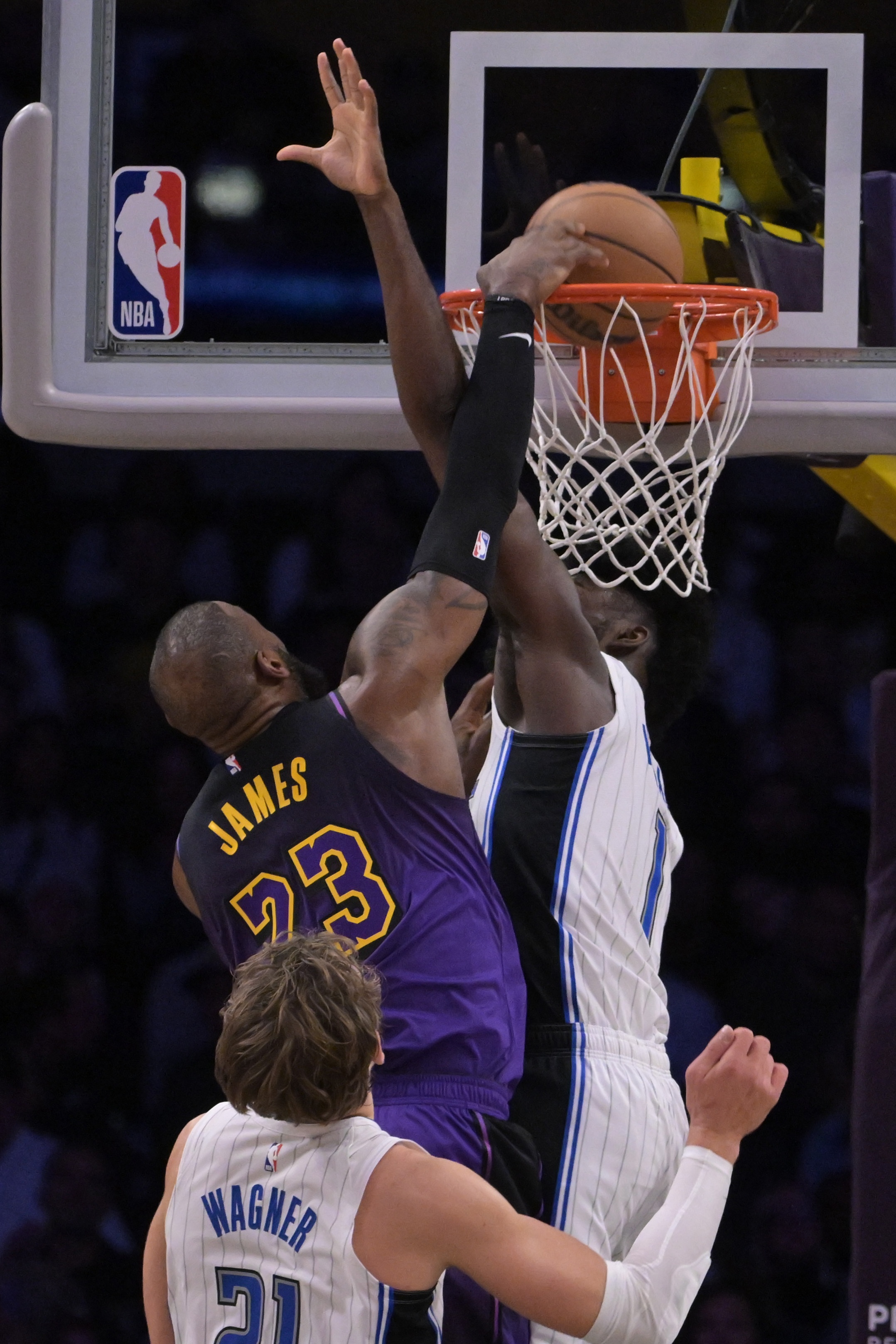 浓眉哥连续三场比赛得分超过出色防守,尤文图斯挑战极限!的简单介绍 浓眉哥连续三场比赛得分超过出色防守,尤文图斯挑战极限!的简单介绍